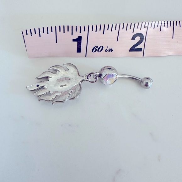 Peacock feather rhinestone detail on silver tone metal belly ring - Picture 3 of 5